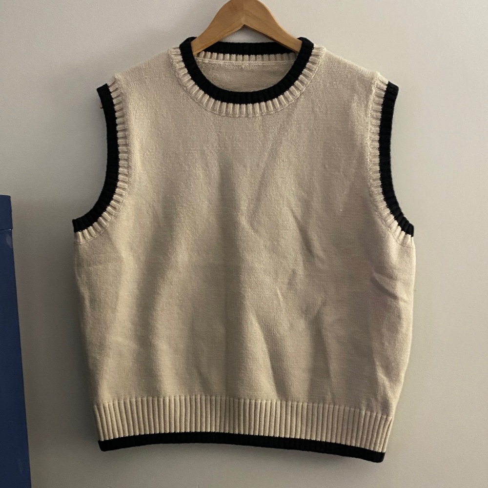 Women’s Cream and Black Sweater Vest. Size XL